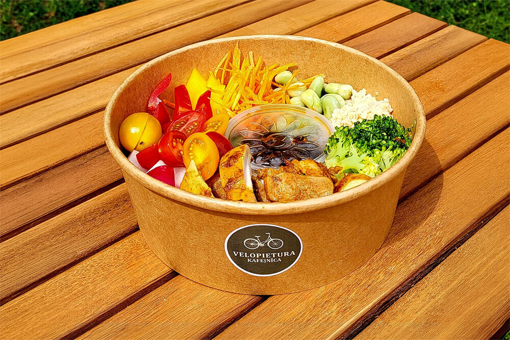 Fresh poke bowl at VeloPietura camping and recreation area
